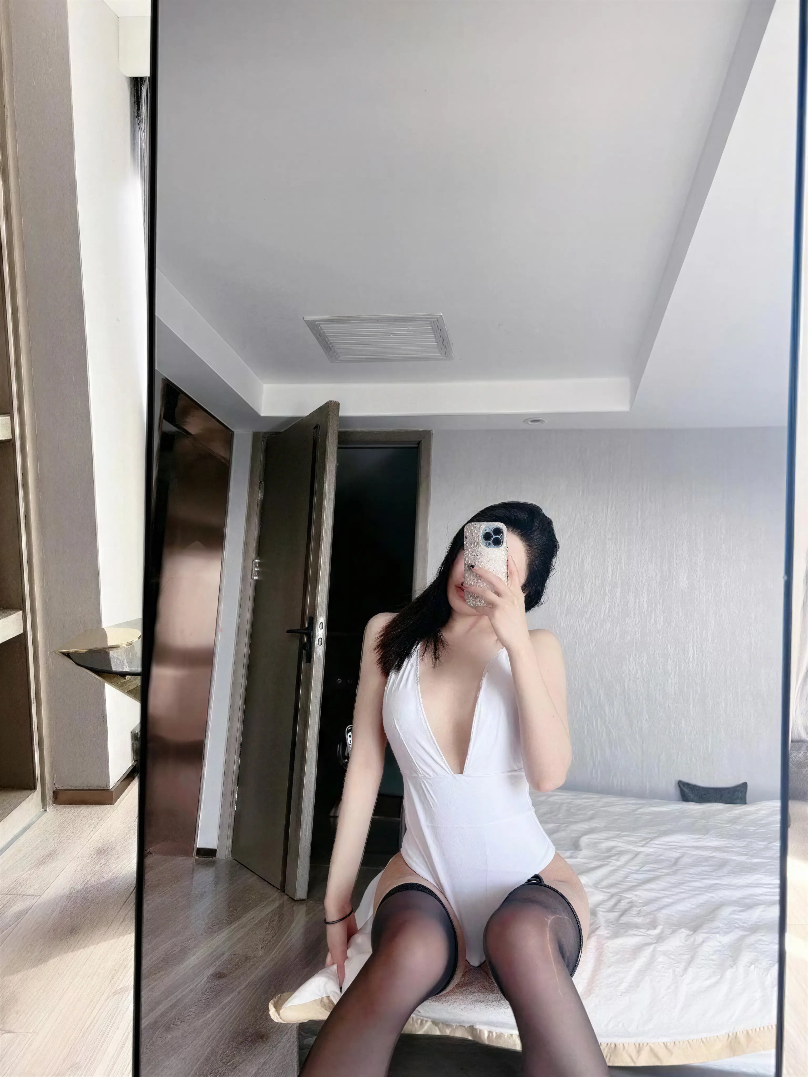 金希儿 – 姐姐的腿是不是你的命 12P